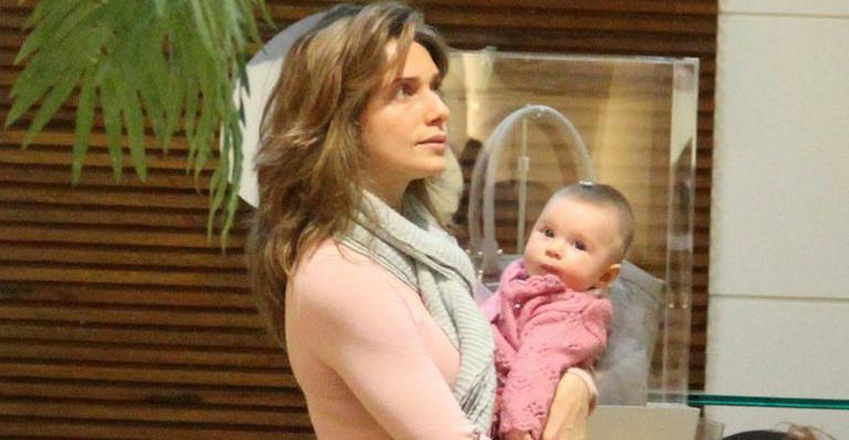 Letícia Spiller: passeio com a fofa Stella