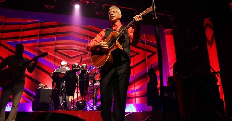 Lulu Santos se apresenta em São Paulo