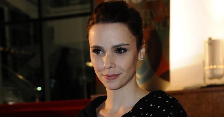 Débora Falabella fala sobre ‘Meu País’