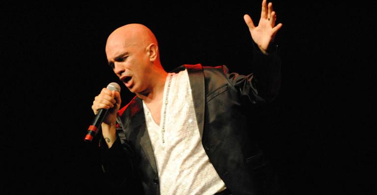 Edson Cordeiro se apresenta em Salvador