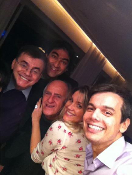 Otaviano e Flávia Alessandra recebem amigos