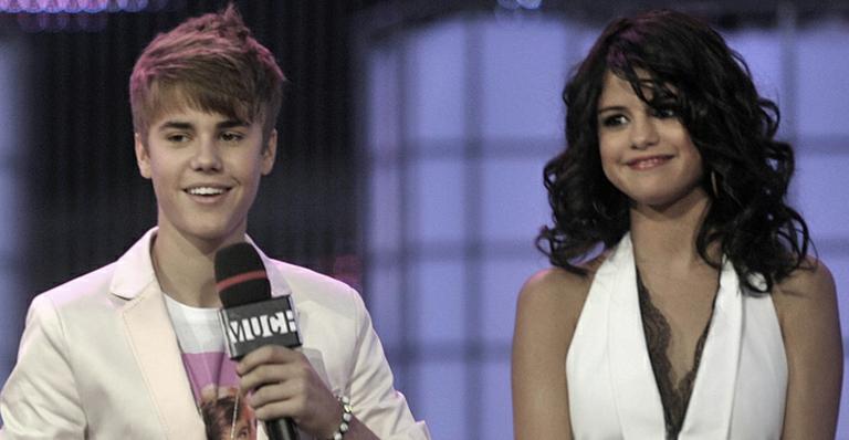 Vídeo: Selena e Bieber em dueto romântico