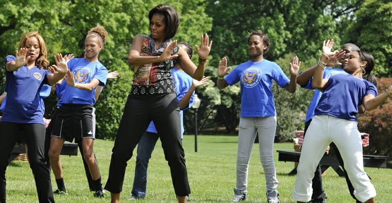 Michelle Obama é acusada de descumprir campanha anti-obesidade nos EUA