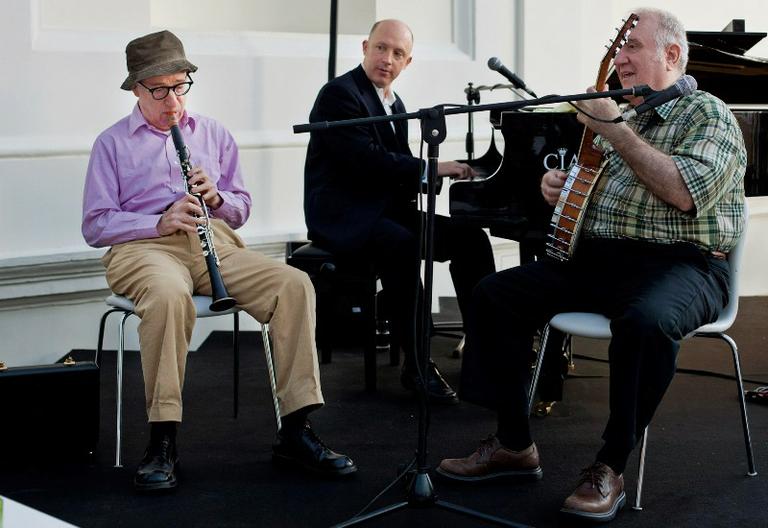 Woody Allen exibe sua habilidade musical em roma