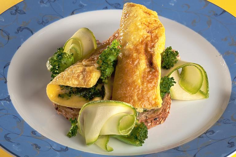 Cozinha Rápida: Omelete recheada de parmesão