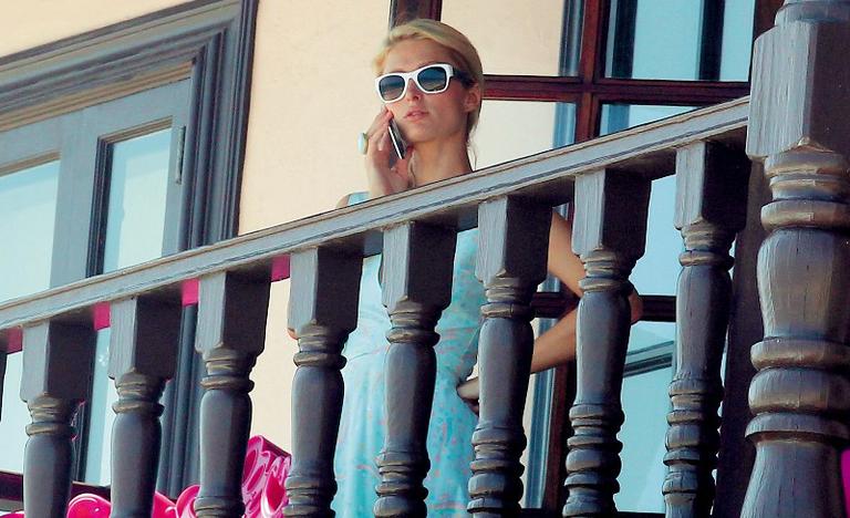Paris Hilton vê seu perseguidor ser detido