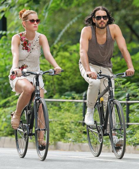 Katy Perry exibe o novo look em NY