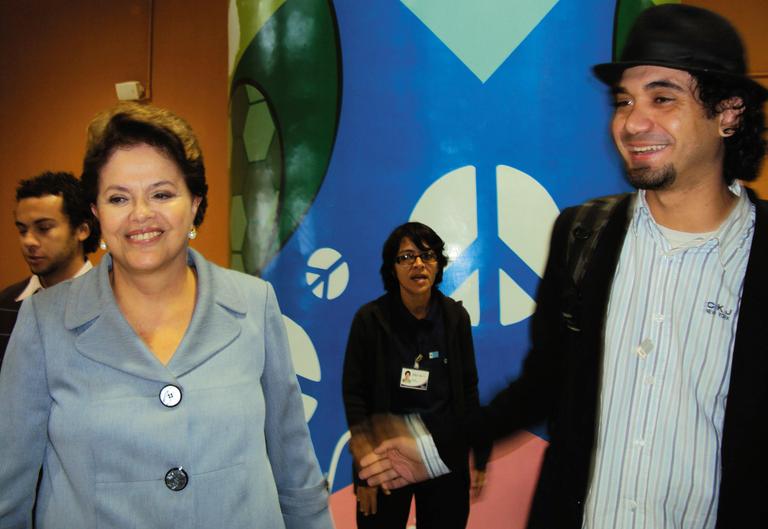 Dilma inaugura teleférico no alemão