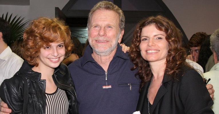 Família Bloch reunida no teatro