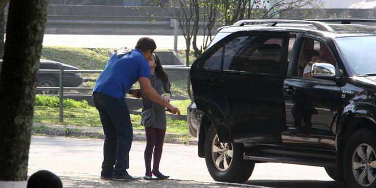 Celulari passeia com Sophia no Rio