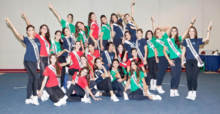Misses ensaiam com coreógrafo dos EUA