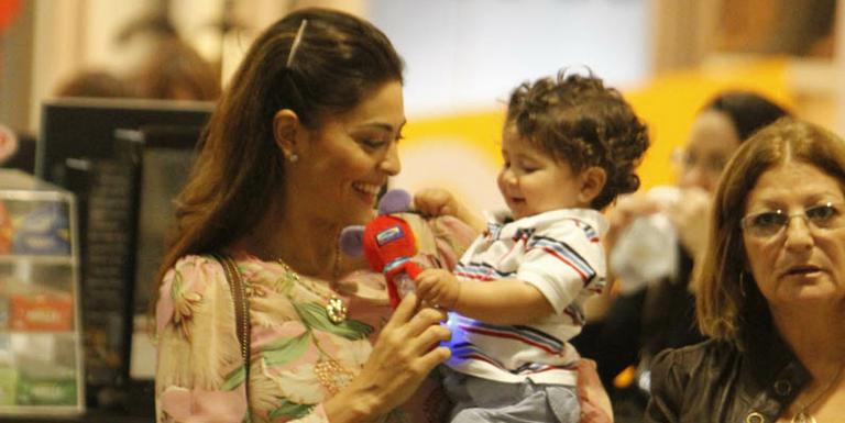 Ju Paes e Pedro: passeio no shopping
