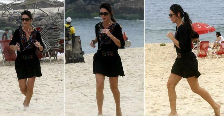 Glenda se exercita em praia do Rio