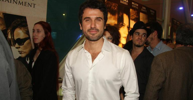 Eriberto e elenco em pré-estreia de filme