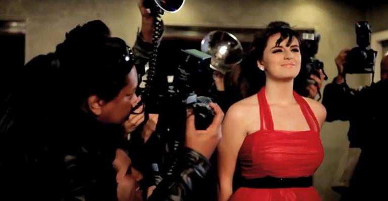 Assista ao novo clipe de Rebecca Black