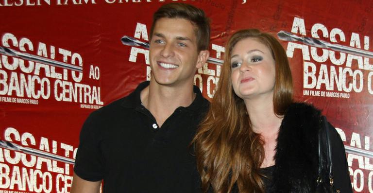 Marina Ruy e Klebber juntos em première