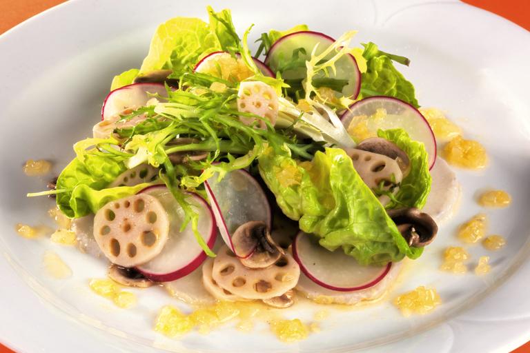Cozinha light: Salada de folhas, inhame e cogumelo