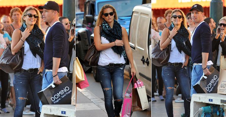 Bar Refaeli em St. Tropez com affaire