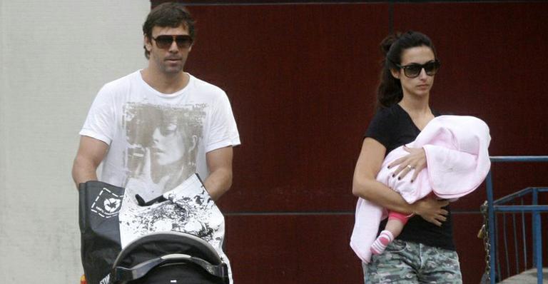 Marcelo Faria faz compras com a família