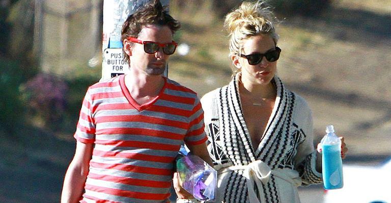Kate Hudson: dia na praia após dar à luz