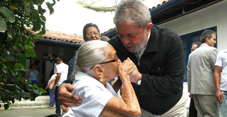 Lula visita Dona Canô na Bahia