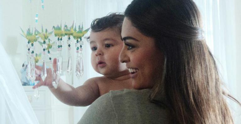 Juliana Paes batiza o filho, Pedro