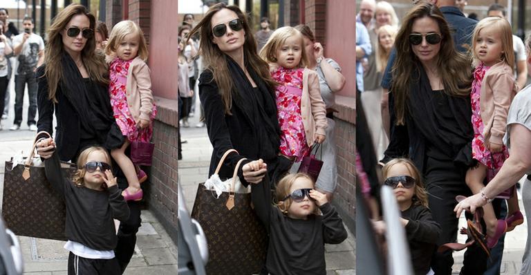 Angelina Jolie passeia com seus gêmeos