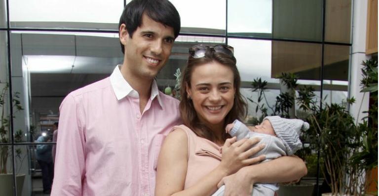 Juliana Silveira deixa a maternidade