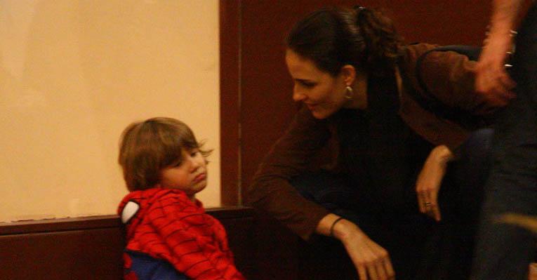 Fernanda Tavares leva Lucas ao teatro