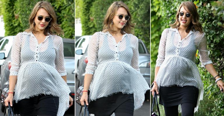 Jessica Alba recebe amigos em chá de bebê