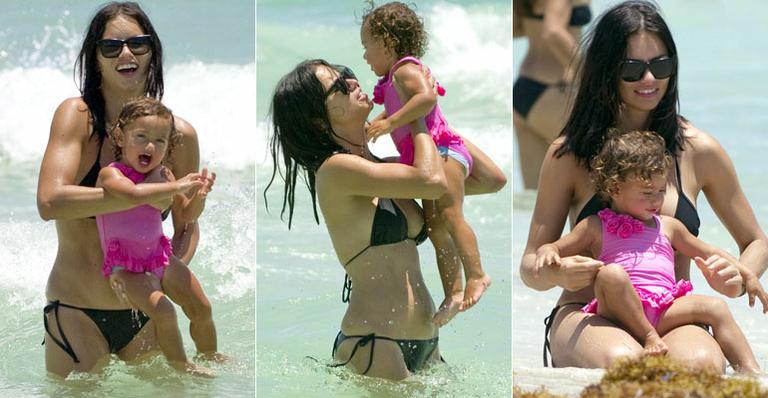Adriana Lima: brincadeiras com a filha