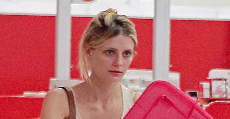 Mischa Barton em dia de folga