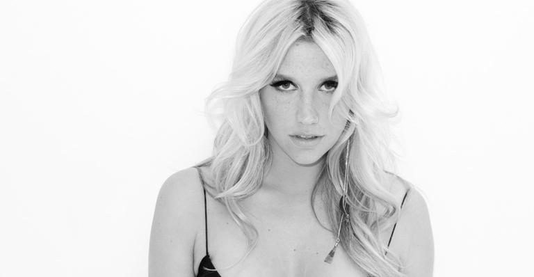 Sem glitter: Ke$ha faz ensaio ao natural