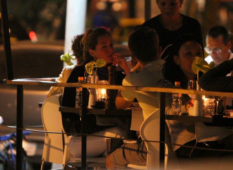 Luciana Vendramini janta acompanhada no Rio