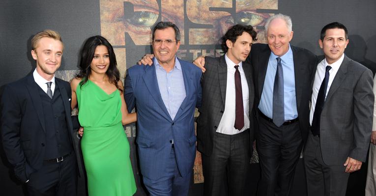 Atores participam de première em L.A.