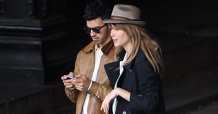 Joe Jonas grava cenas de clipe em Paris