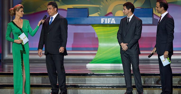 Copa: sorteio reúne craques do futebol