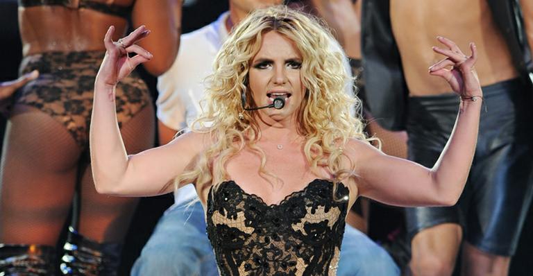 Britney: dança sensual para o namorado