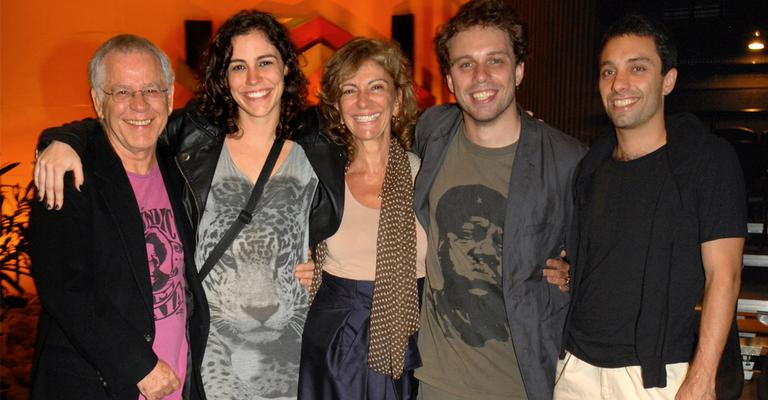 Marília Pêra tieta a filha Nina Morena