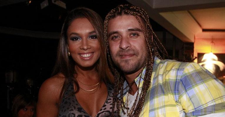 Diogo Nogueira surge de trancinhas