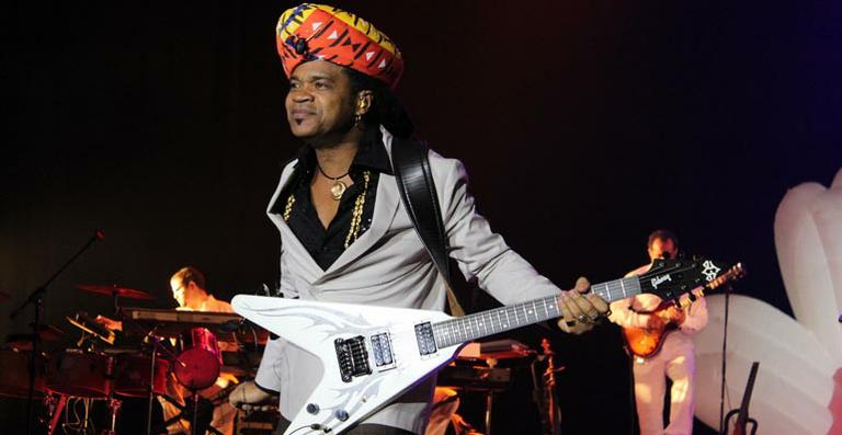 Carlinhos Brown agita evento na Bahia