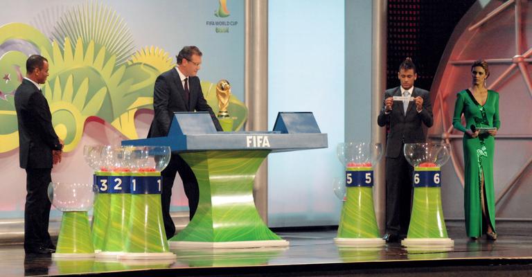 Festa no Rio dá o pontapé inicial para a Copa de 2014