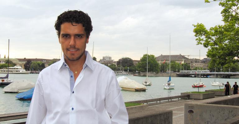 O tenor Thiago Arancam leva o seu talento à Suíça