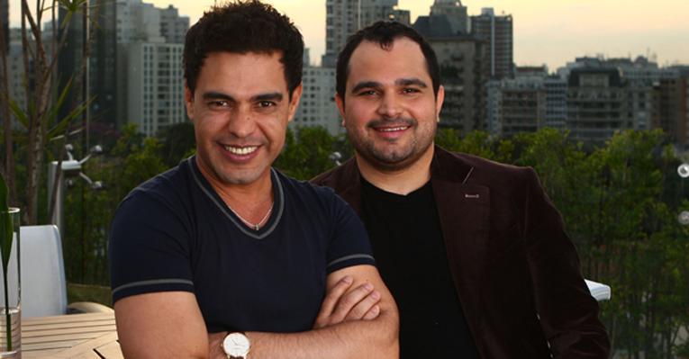 Zezé e Luciano festejam 21 anos de carreira e confirmam participação em ‘Cheias de Charme’