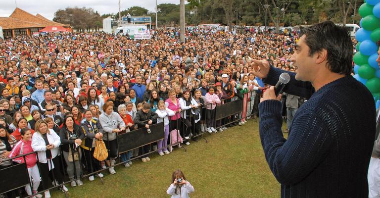 Zeca Camargo exalta a saúde