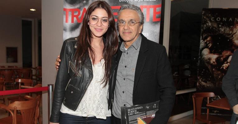 Carol Castro e Caetano em estreia no Rio