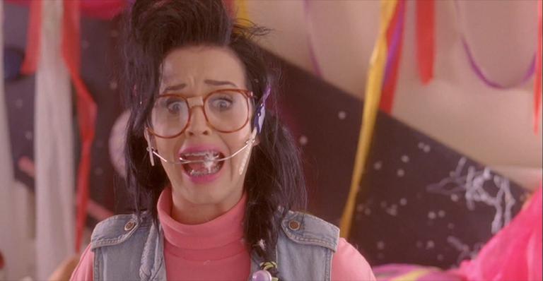 Katy Perry iguala recorde de M. Jackson