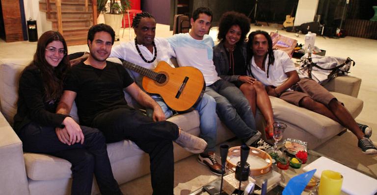 Assista ao clipe de Carol Castro e marido