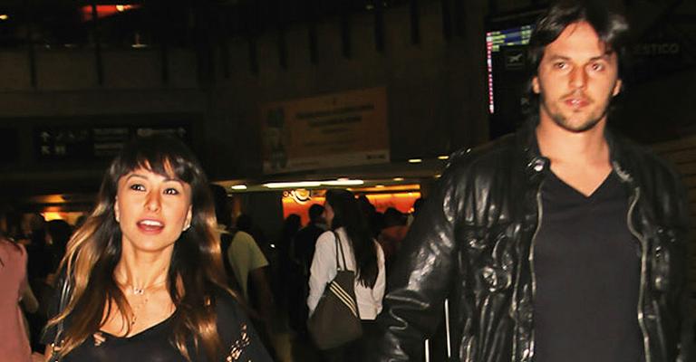 Sabrina Sato e Fábio Faria viajam juntos