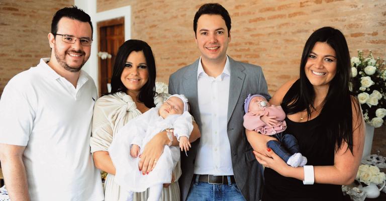 Cantor Vinícius batiza Maria Clara
